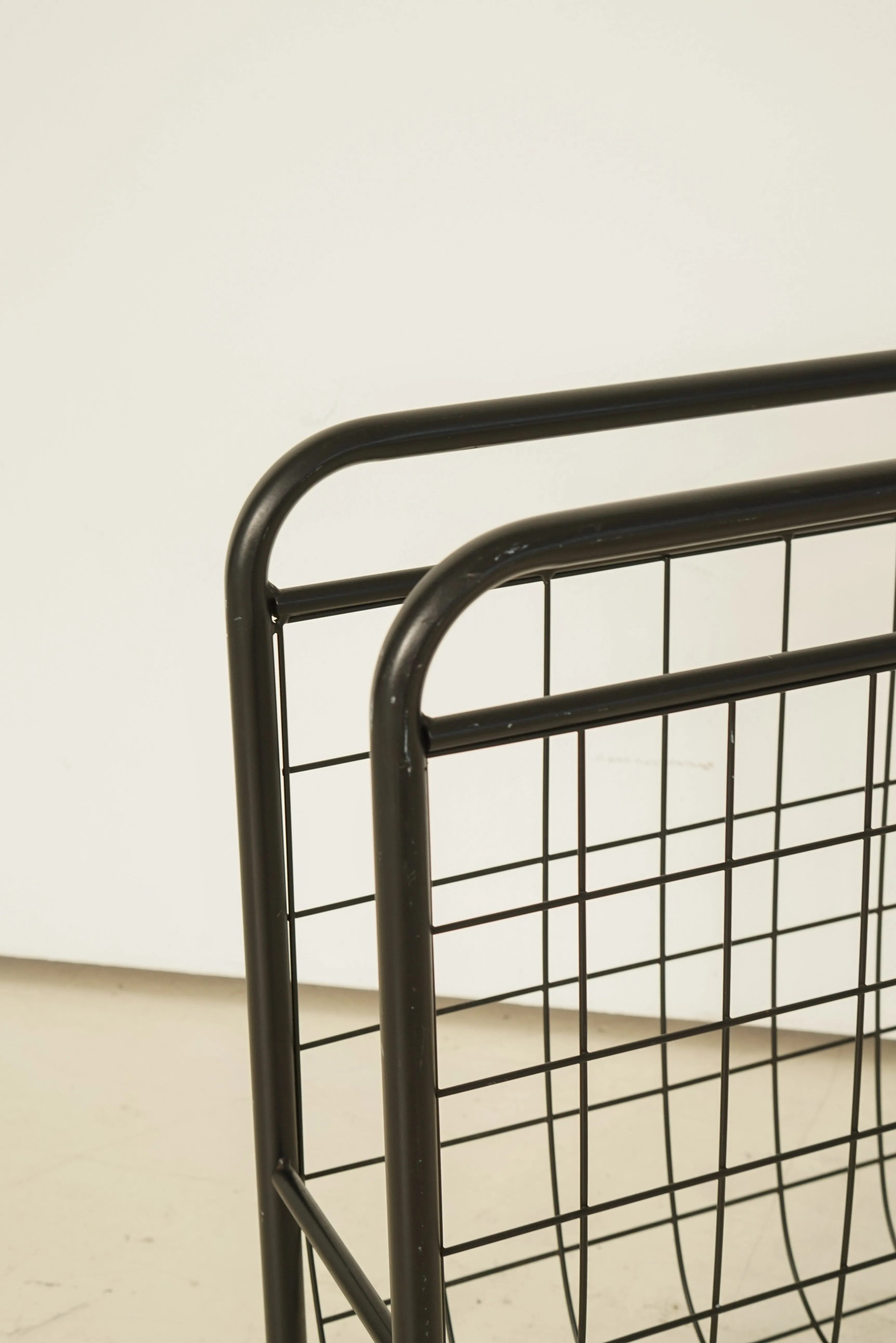 Porte revue tubulaire noir